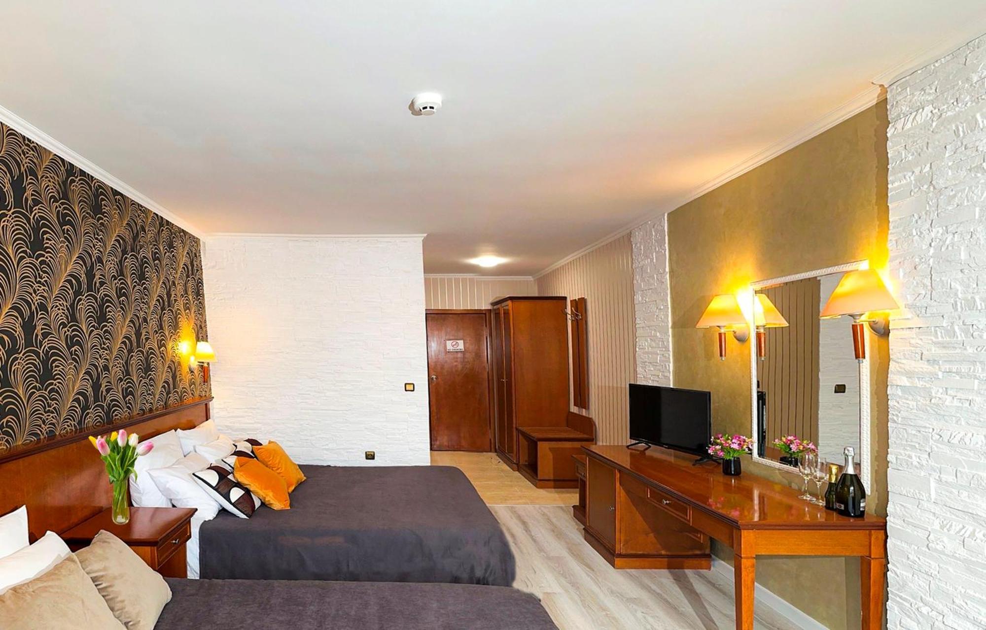 Hotel Yo Saints Constantine and Helena