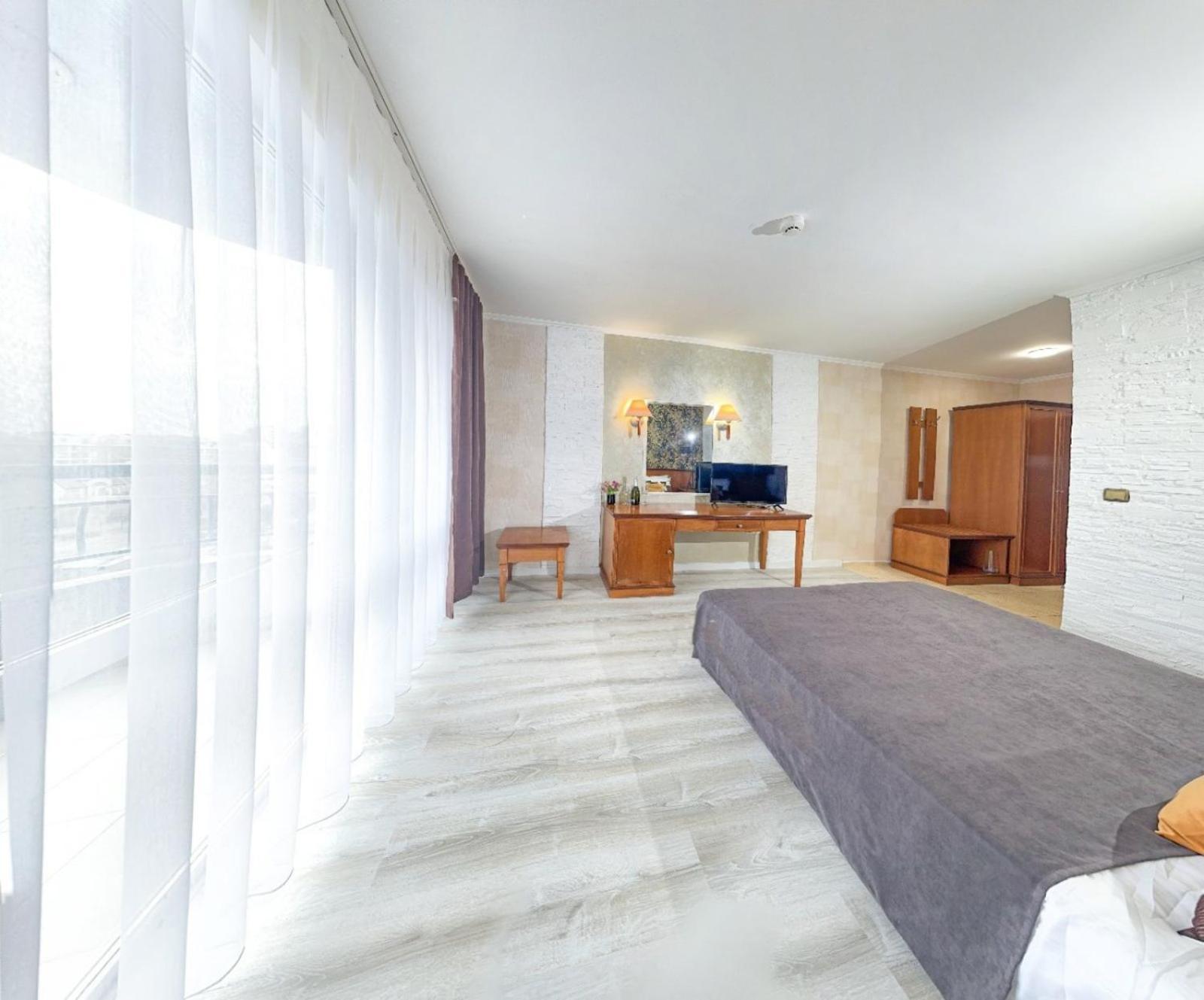 Hotel Yo Saints Constantine and Helena
